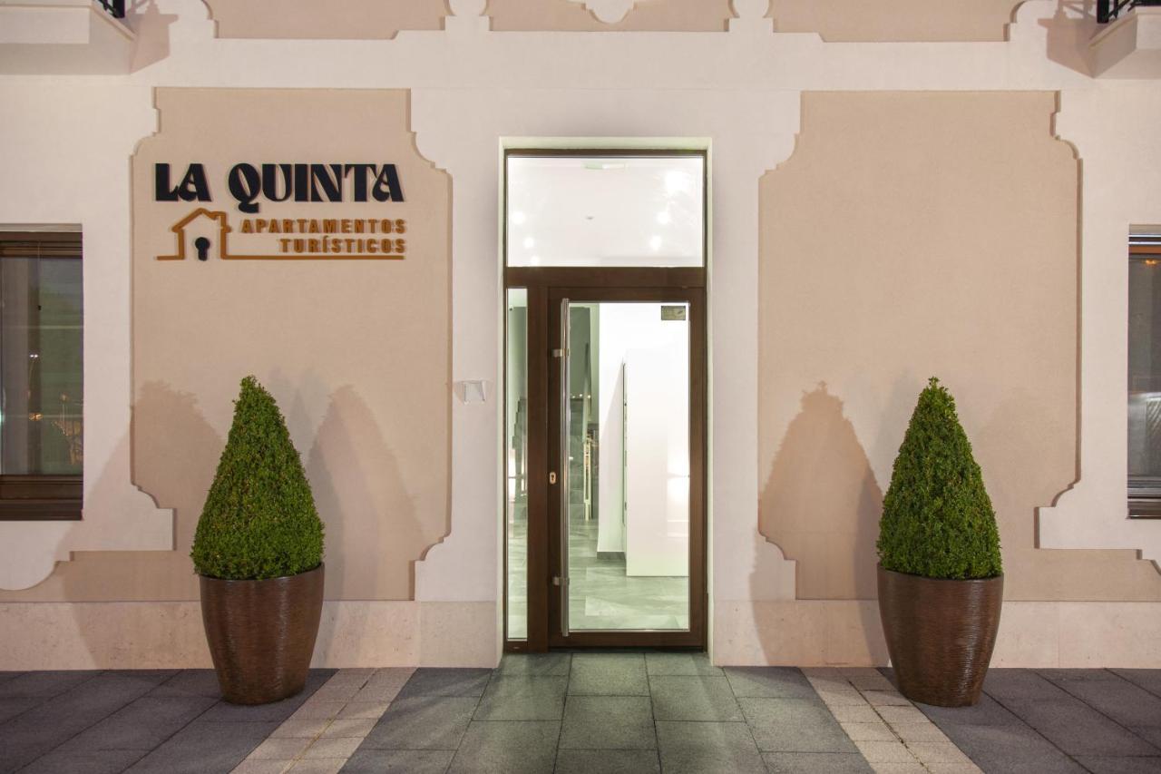 Burgo Apartamentos La Quinta מראה חיצוני תמונה